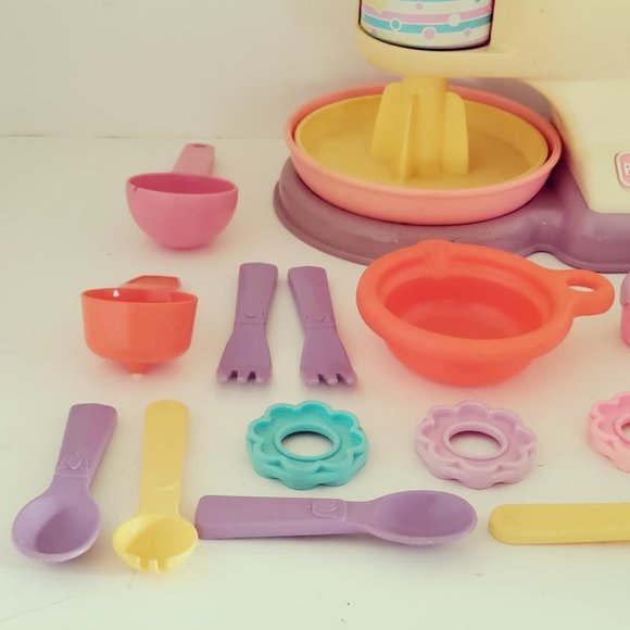 Vintage 1994 Playskool Pretend Kitchen Mixer Toy with Accessories - Picture 5 of 11